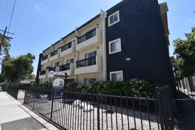 Main picture of 21018 Gresham St