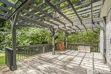 Main picture of 525 Abernathy Rd