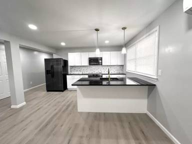 Main picture of 287 Pierce St
