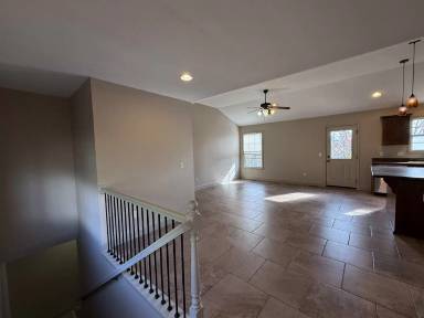 Main picture of 191 Roundhill Rd