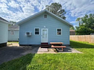 Main picture of 319 E College St