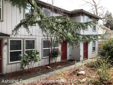 Main picture of 327 N Main St
