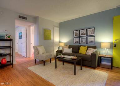 Main picture of 305 W 39th St