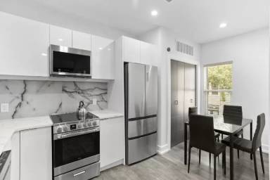 Main picture of 935 S Howard Ave