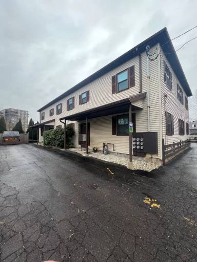 Main picture of 541 Broad St