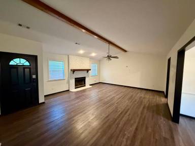 Main picture of 606 Shadow Ridge Dr