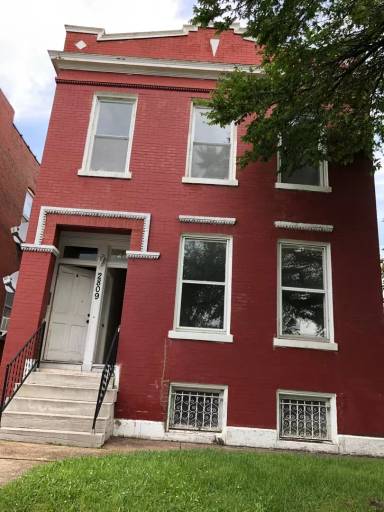 Main picture of 2809 Sidney St