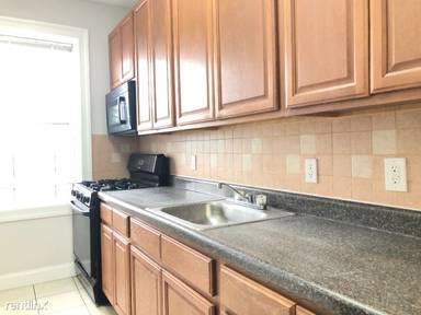 Main picture of 169 Manhattan Ave