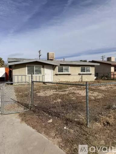 Main picture of 35233 Walnut St