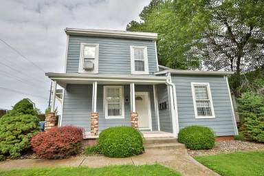 Main picture of 237 S Fillmore St
