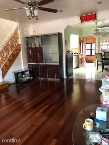 Main picture of 207 Bay 41st St