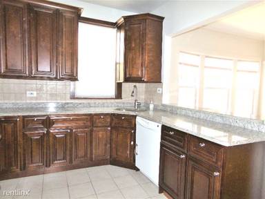 Main picture of 5438 N Glenwood Ave