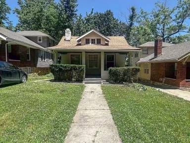 Main picture of 1422 E 65th St