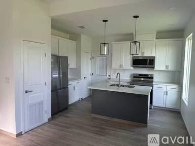 Main picture of 200 S Ridge Ln