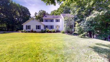 Main picture of 25 Kilian Dr