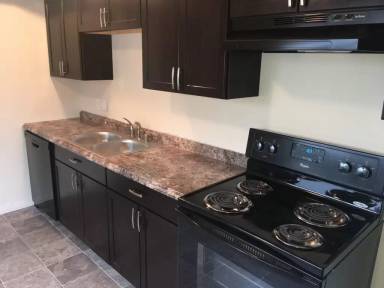 Main picture of 1233 E 11th St