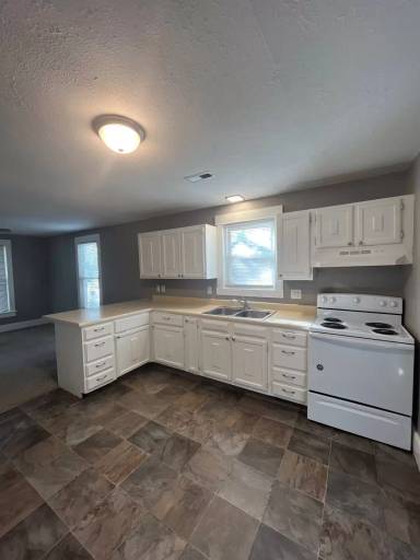 Main picture of 2200 Dudley St