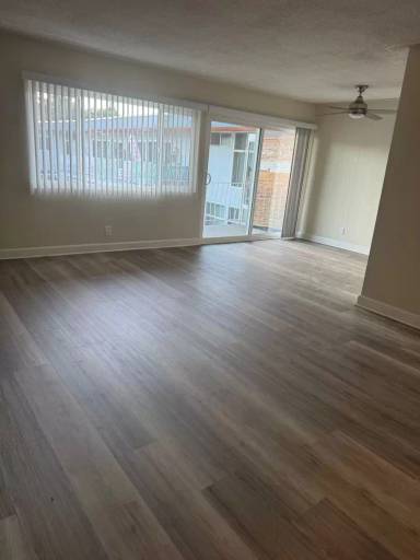 Main picture of 17938 Burbank Blvd