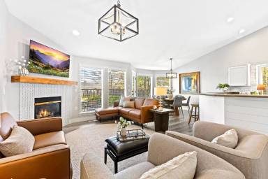 Main picture of 2942 W Forecast St