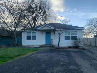 Main picture of 930 SW Oak St