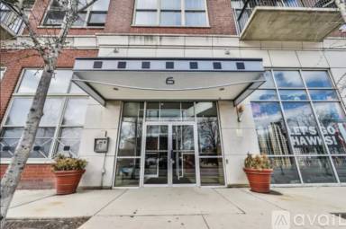 Main picture of 6 S Laflin St Apartments
