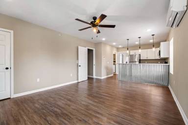 Main picture of 600 S 31st Ave