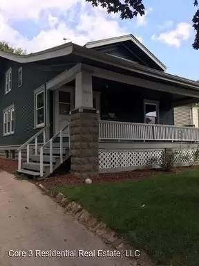 Main picture of 604 1/2 Douglas St