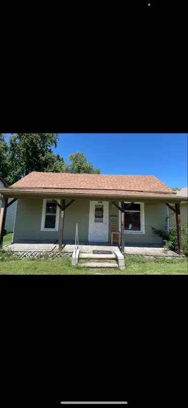 Main picture of 114 W Charles St