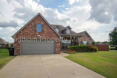 Main picture of 1611 W Austin Pl