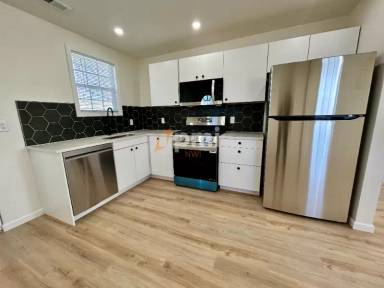 Main picture of 2909 Oakdale Ave