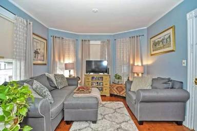 Main picture of 23 Saunders St