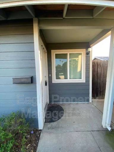 Main picture of 9066 Salmon Falls Dr