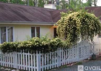 Main picture of 105 Autumn Ln