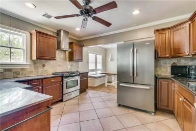 Main picture of 2206 Iva Ln
