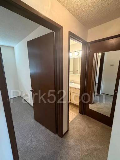 Main picture of 3418 N Proctor St