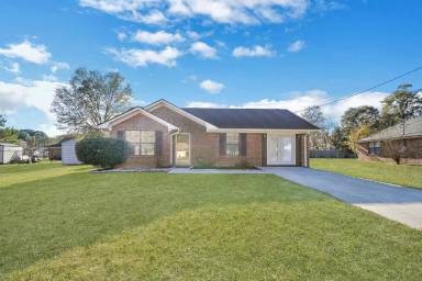 Main picture of 55 Woody Ct