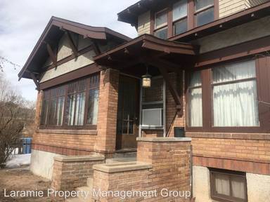 Main picture of 1319 E Custer St