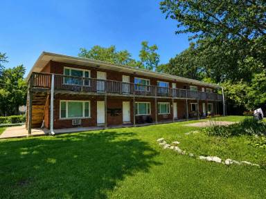 Main picture of 121 W Main St