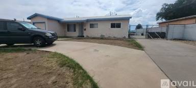 Main picture of 1705 Maxine St NE