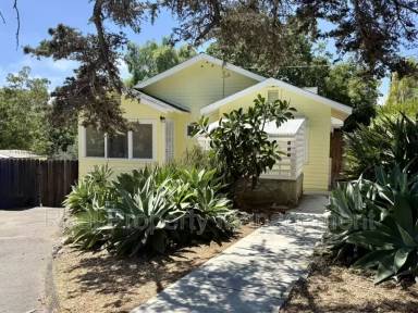 Main picture of 2371 Ivy Rd