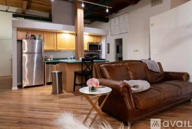Main picture of 2222 W Diversey Ave