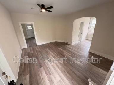 Main picture of 805 Edgewater Ave