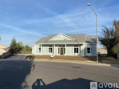 Main picture of 496 Northwood St