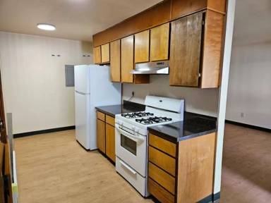 Main picture of 2594 Lee St SE