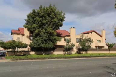 Main picture of 1380 E Washington Ave