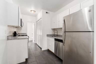 Main picture of 1621 F St NE