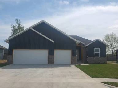 Main picture of 664 N Dean Ln