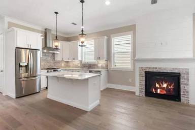 Main picture of 15 Beacon Point Dr