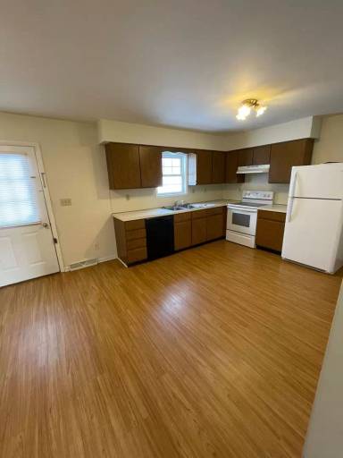 Main picture of 17 Pine Dr