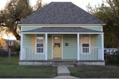 Main picture of 311 N Bickford Ave